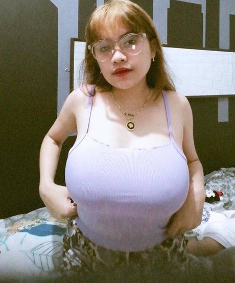 Naakte gelekte OnlyFans-foto van Joycen Artus