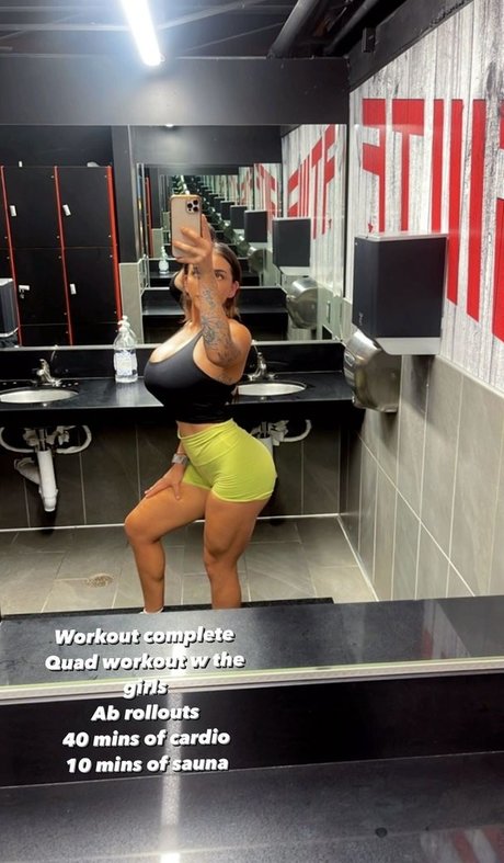 Naakte gelekte OnlyFans-foto van Ashley Bernier