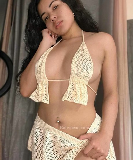 Naakte gelekte OnlyFans-foto van Babypeachami