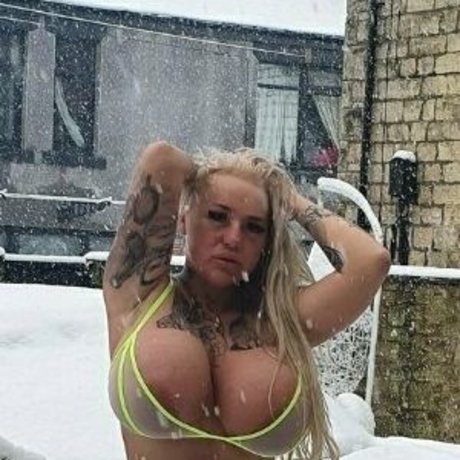Naakte gelekte OnlyFans-foto van Kirstywife