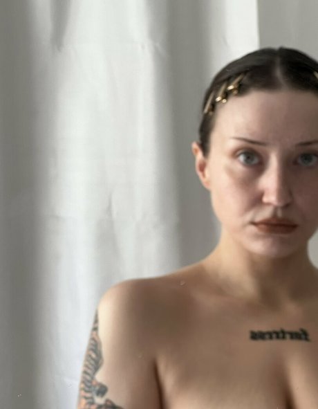 Naakte gelekte OnlyFans-foto van Yyentaa