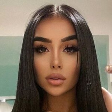 Naakte gelekte OnlyFans-foto van Sara Luna