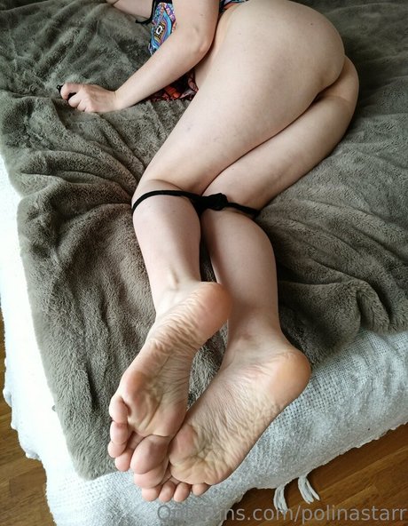 Naakte gelekte OnlyFans-foto van Polinastarr