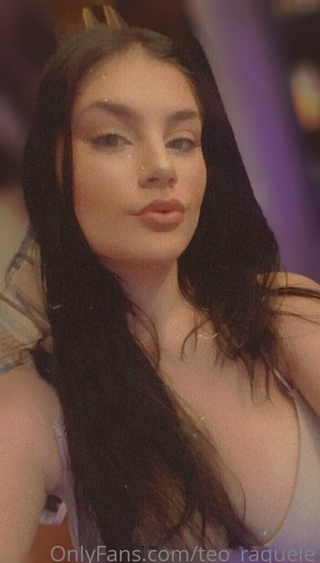 Naakte gelekte OnlyFans-foto van Babyraquele