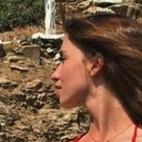 Naakte gelekte OnlyFans-foto van Demi Aggelopoulou