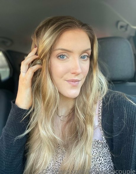 Naakte gelekte OnlyFans-foto van Knaughtycouple