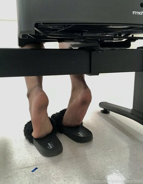Naakte gelekte OnlyFans-foto van Paivaqueenfeet