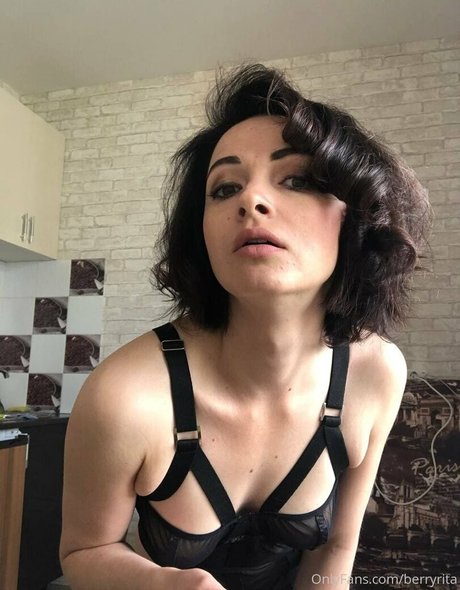 Naakte gelekte OnlyFans-foto van Berryrita
