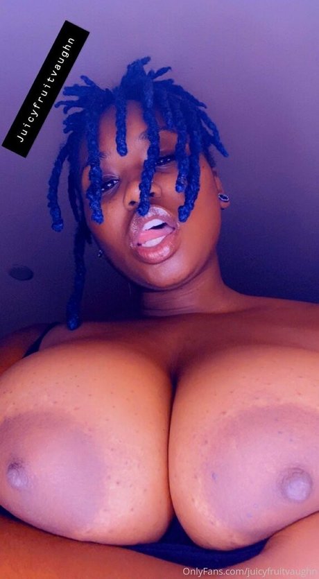 Naakte gelekte OnlyFans-foto van Juicyfruitvaughn
