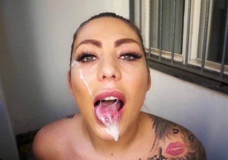 Naakte gelekte OnlyFans-foto van Mia Blow