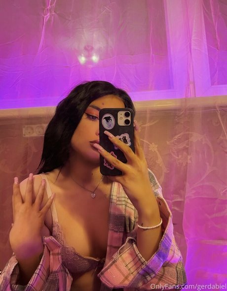 Naakte gelekte OnlyFans-foto van Carmencarmen69
