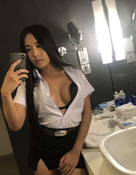 Naakte gelekte OnlyFans-foto van Tsmemethailand