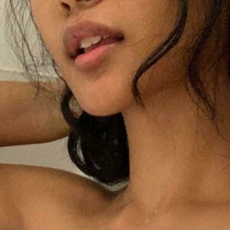 Naakte gelekte OnlyFans-foto van Ellielelliewellie