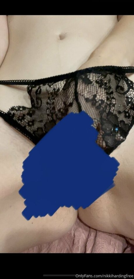 Naakte gelekte OnlyFans-foto van Nikkihardingfree