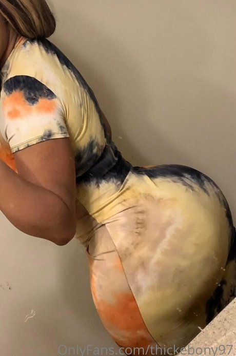 Naakte gelekte OnlyFans-foto van Thickebony97
