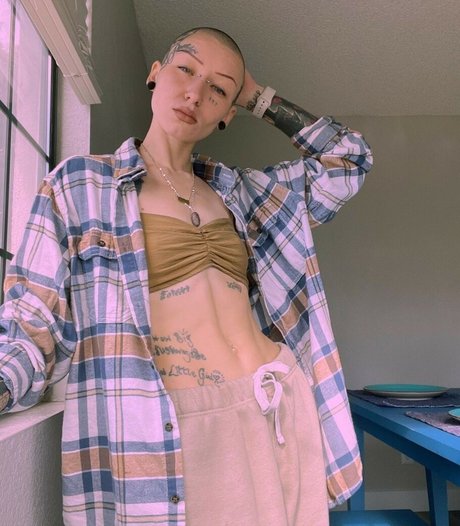 Naakte gelekte OnlyFans-foto van Xovalerie5150