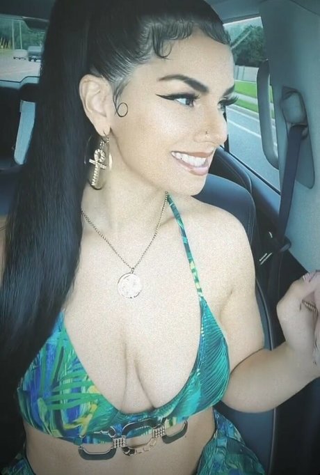 Naakte gelekte OnlyFans-foto van Myverse