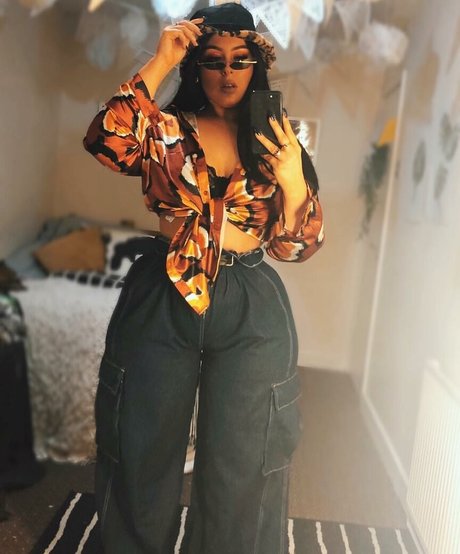Naakte gelekte OnlyFans-foto van Holly Marston