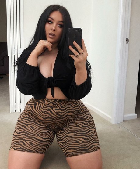 Naakte gelekte OnlyFans-foto van Holly Marston
