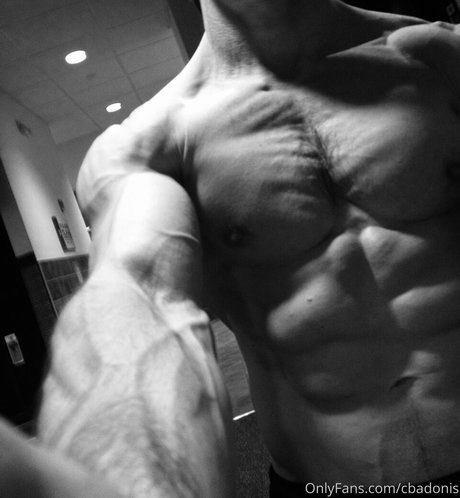 Naakte gelekte OnlyFans-foto van Cbadonis