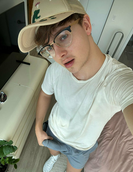 Naakte gelekte OnlyFans-foto van Cadenfree