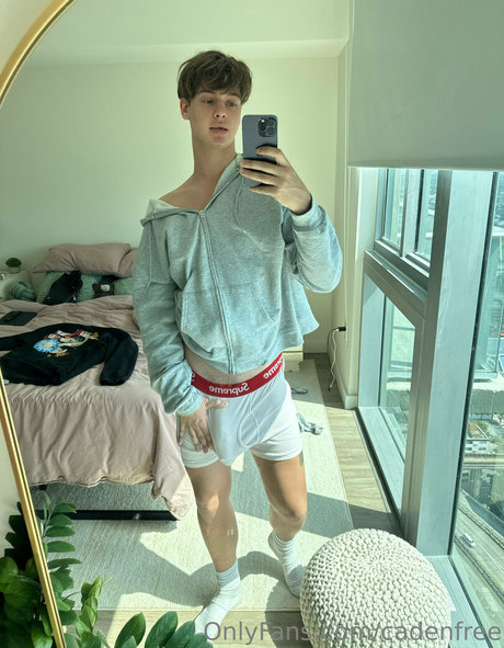 Naakte gelekte OnlyFans-foto van Cadenfree