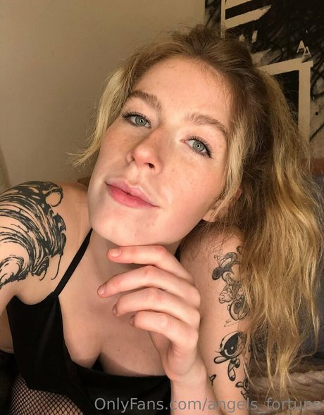 Naakte gelekte OnlyFans-foto van Angelsfortune