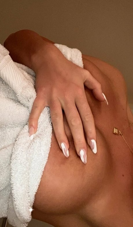 Naakte gelekte OnlyFans-foto van Lilianakyle