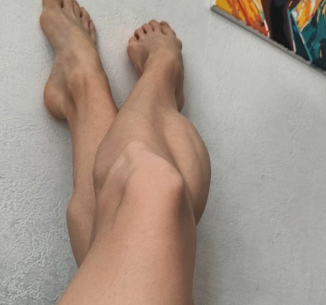 Naakte gelekte OnlyFans-foto van Legs Emporium