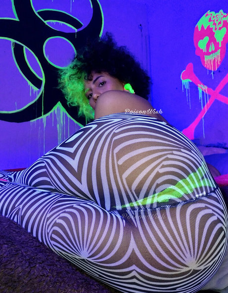 Naakte gelekte OnlyFans-foto van Poisonwish