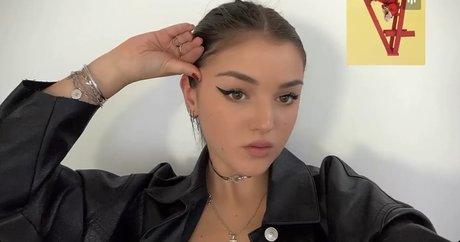 Naakte gelekte OnlyFans-foto van Emilie