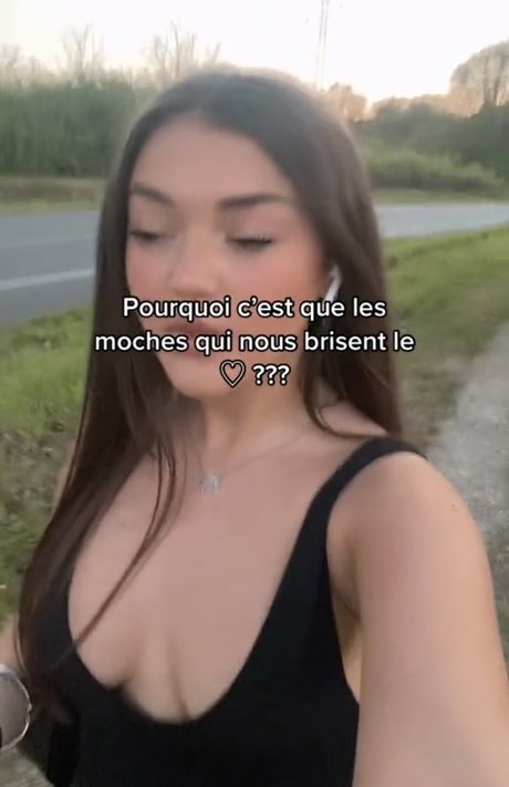 Naakte gelekte OnlyFans-foto van Emilie