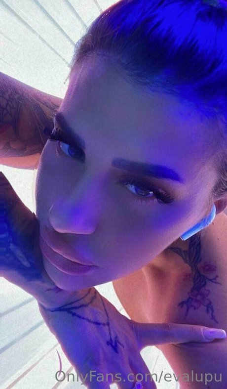 Naakte gelekte OnlyFans-foto van Evalupu