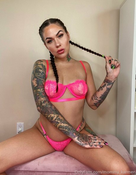 Naakte gelekte OnlyFans-foto van Horniestmom