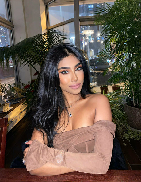 Naakte gelekte OnlyFans-foto van Luluchicago