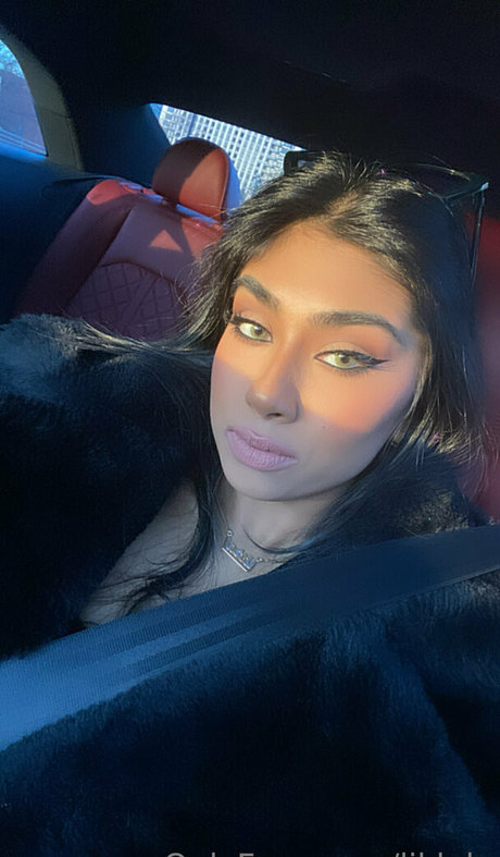 Naakte gelekte OnlyFans-foto van Luluchicago