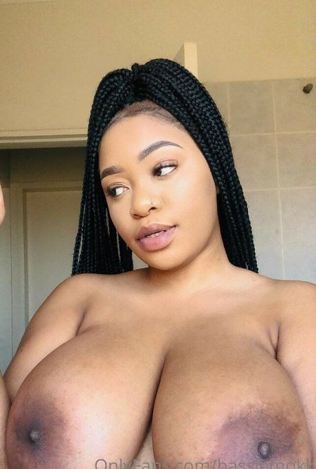 Naakte gelekte OnlyFans-foto van Bassiemok