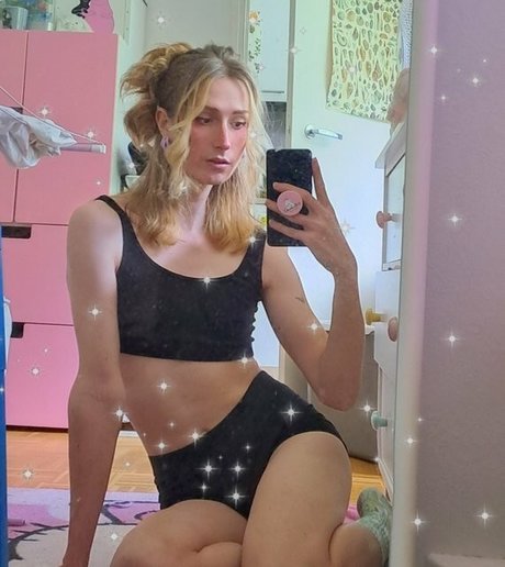 Naakte gelekte OnlyFans-foto van Ruutifairy