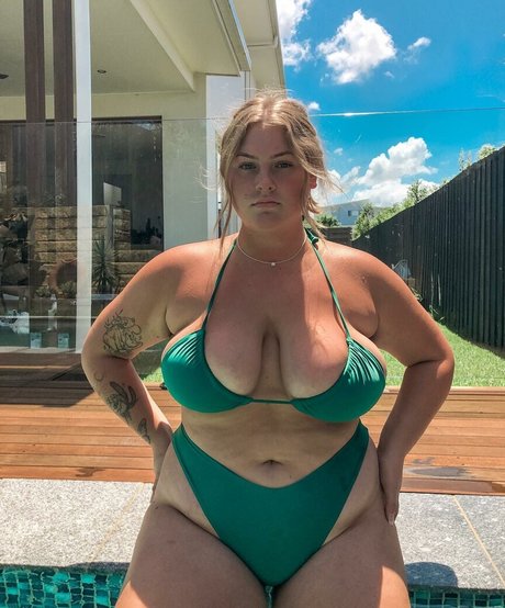Naakte gelekte OnlyFans-foto van Chynna