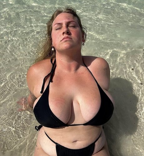Naakte gelekte OnlyFans-foto van Chynna