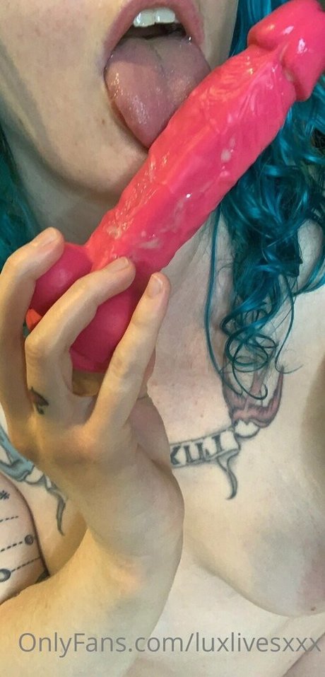 Naakte gelekte OnlyFans-foto van Luxlivesxxx