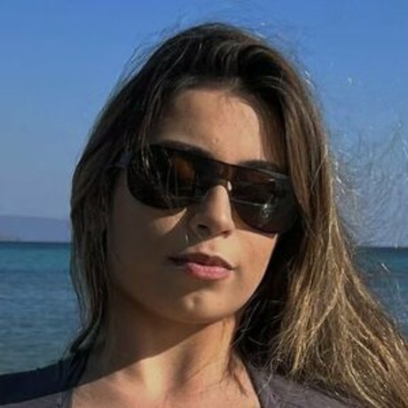 Naakte gelekte OnlyFans-foto van Naturabody