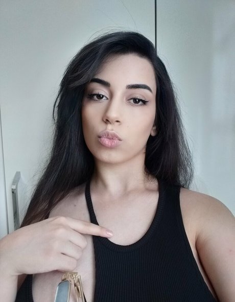 Naakte gelekte OnlyFans-foto van Naturabody