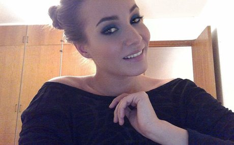 Naakte gelekte OnlyFans-foto van Katrina Maria