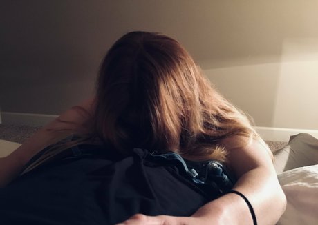 Naakte gelekte OnlyFans-foto van Momsdoor