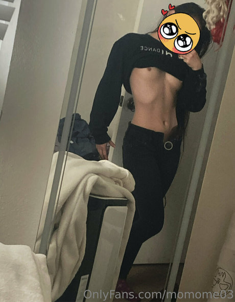 Naakte gelekte OnlyFans-foto van Momome03
