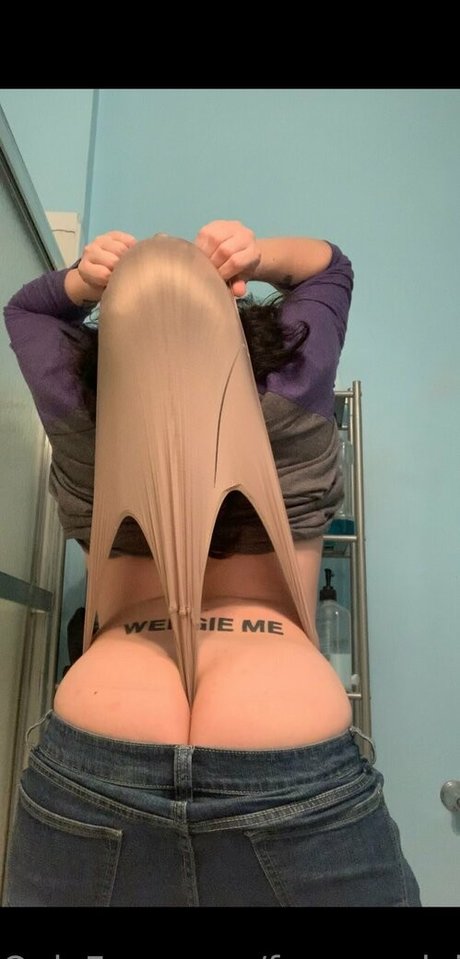 Naakte gelekte OnlyFans-foto van Freewedgies