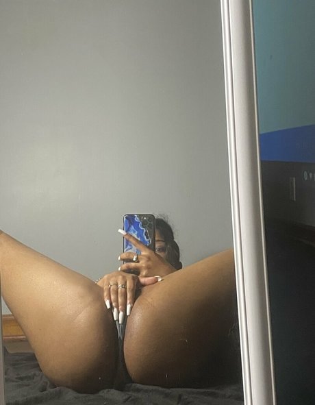 Naakte gelekte OnlyFans-foto van Pinkcash118