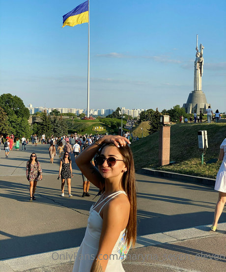 Naakte gelekte OnlyFans-foto van Marynaseveneleven