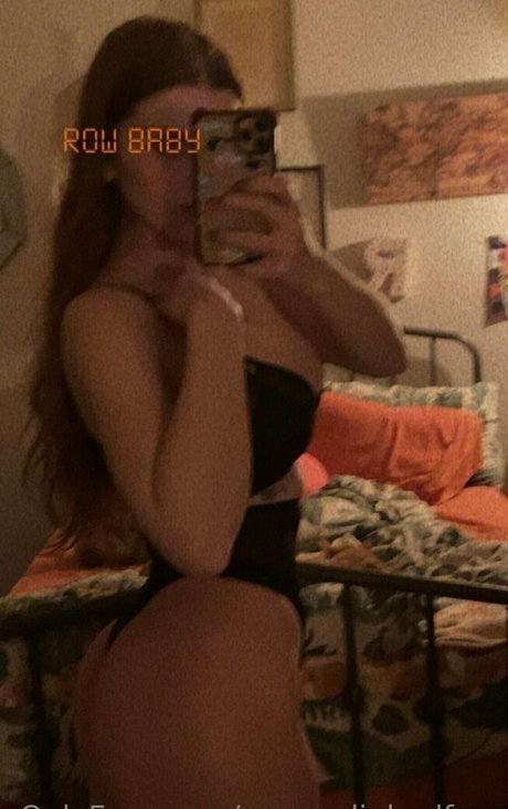 Sexyredinbedfree